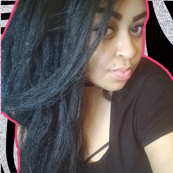 Meet your Posher, Lita - Picture 3 of 4